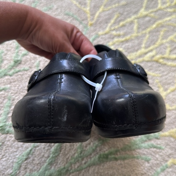 Dansko Tamara black leather buckle clogs 40 - Picture 4 of 6